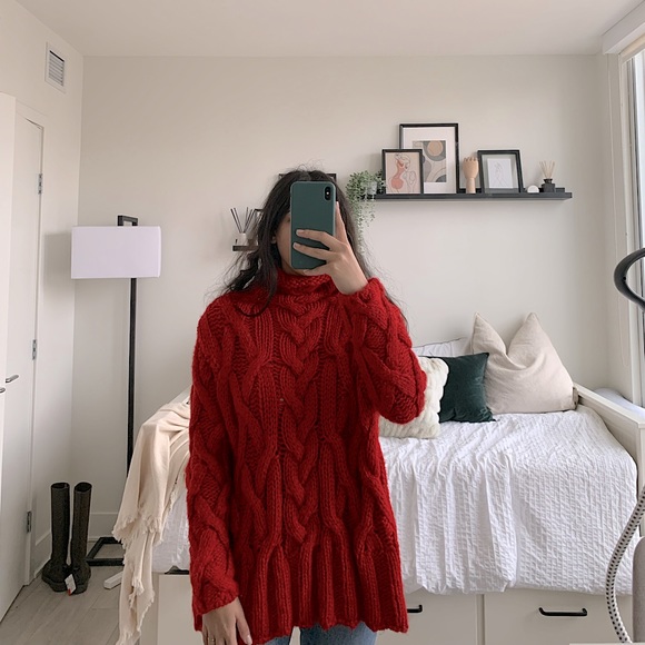 Zara Oversized Red Knit Sweater - Picture 2 of 3